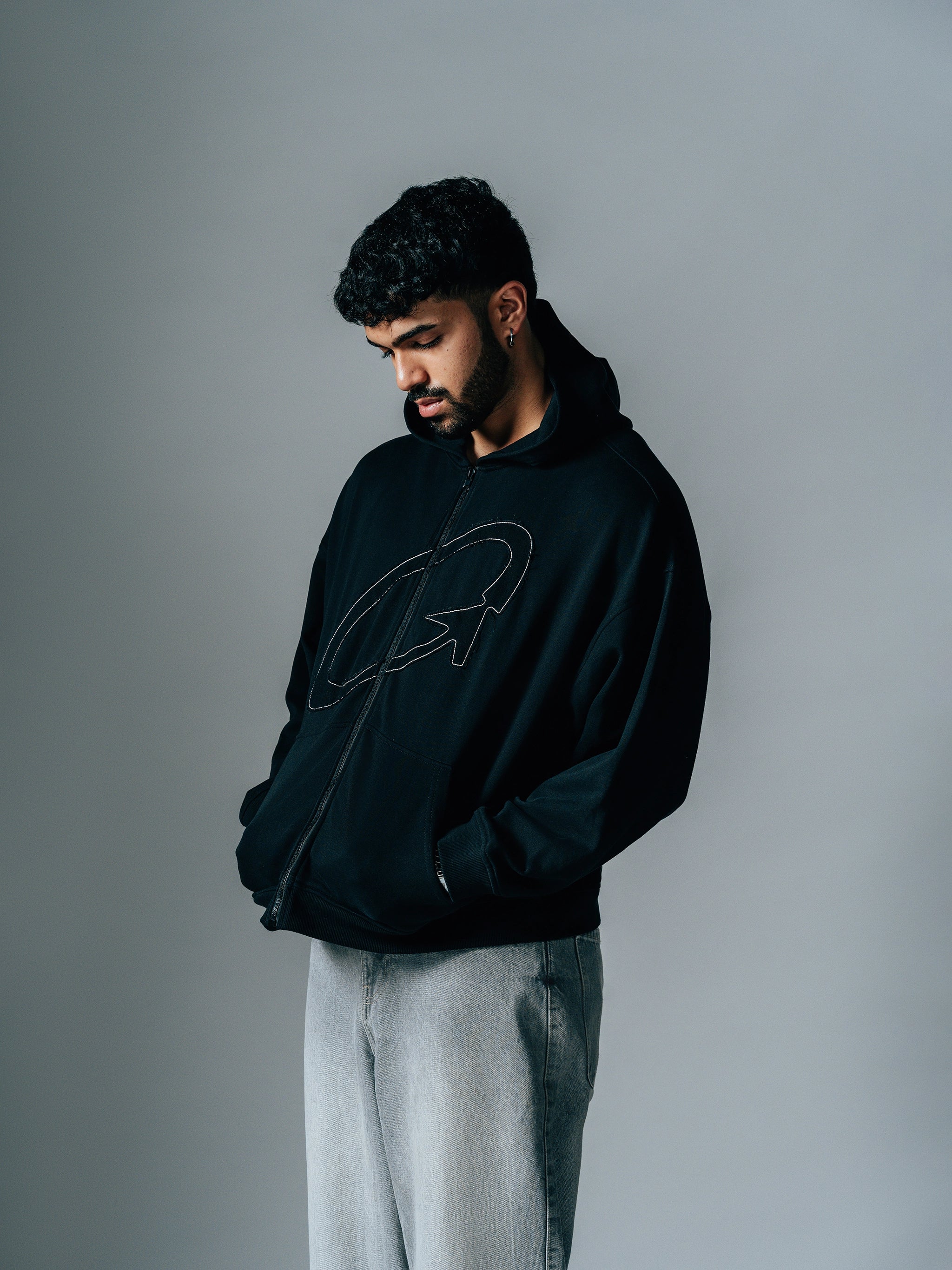 THE ORBIT HOODIE BLACK