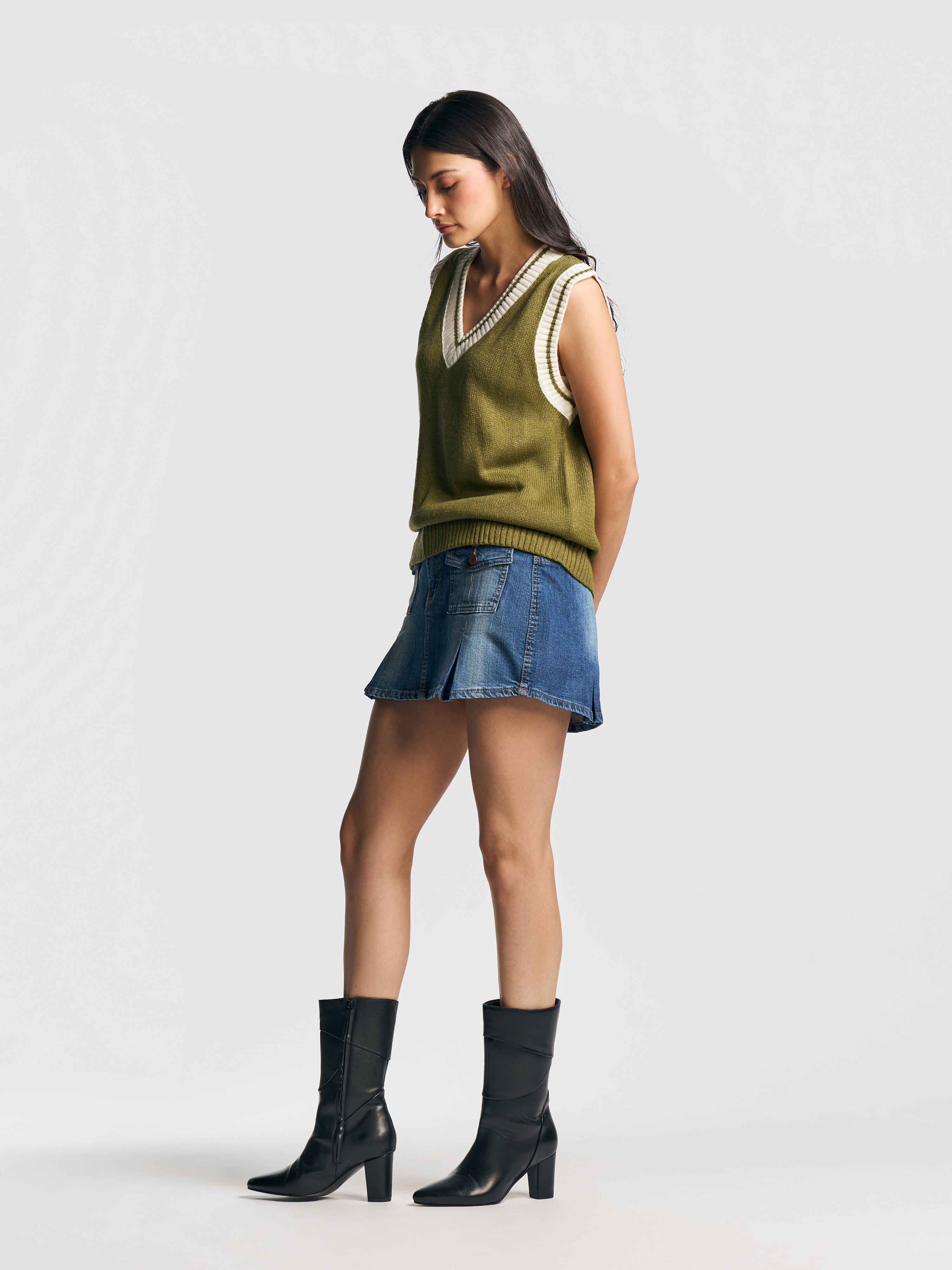 UNISEX SLEEVELESS VEST GREEN