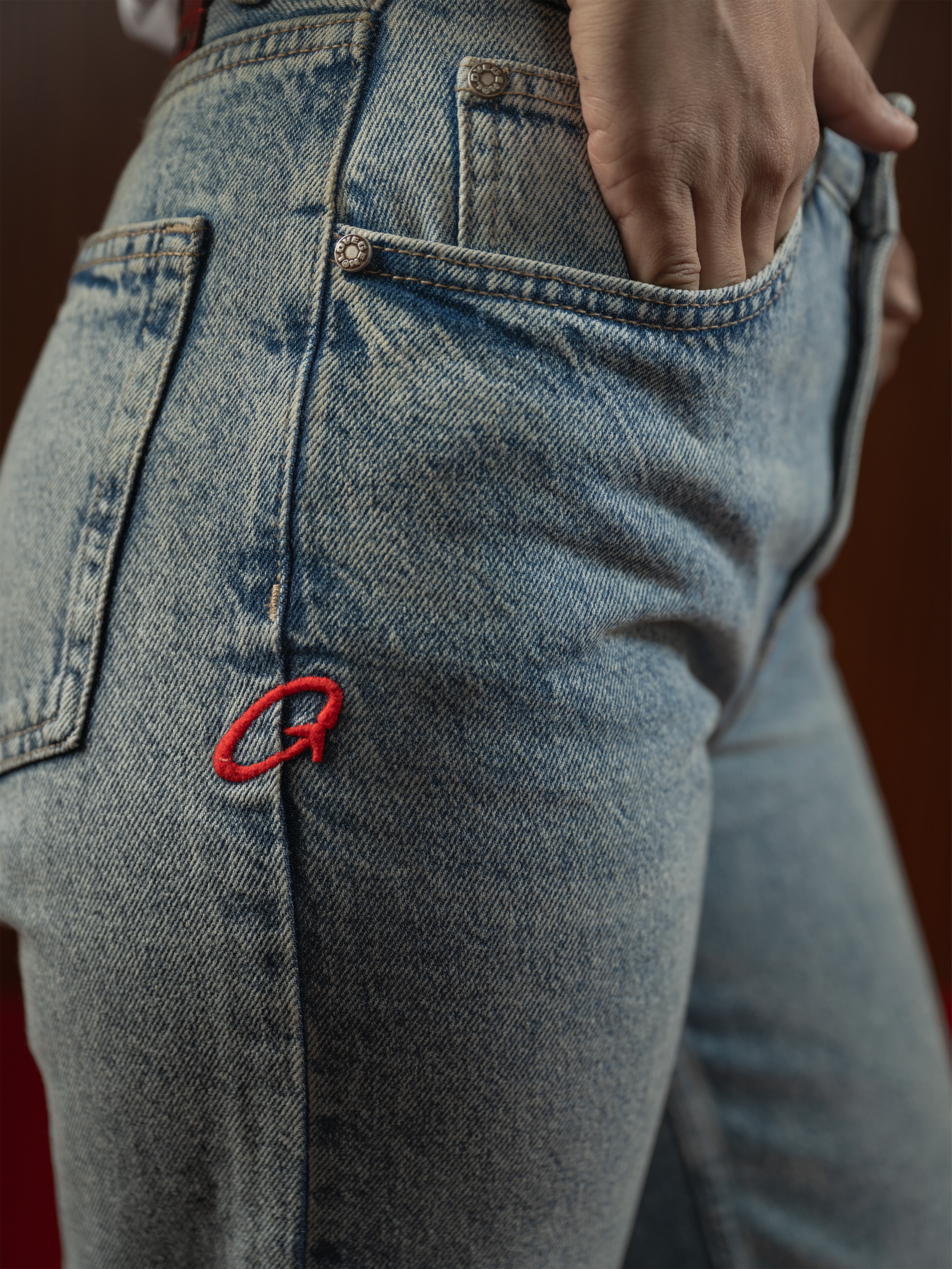 WOMEN'S FRAYED STRAIGHT JEANS MID BLUE